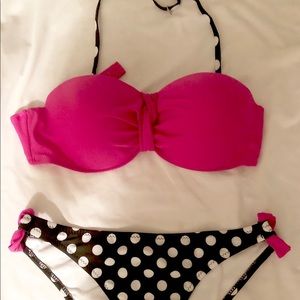 Never worn, super cute polka dot bikini.